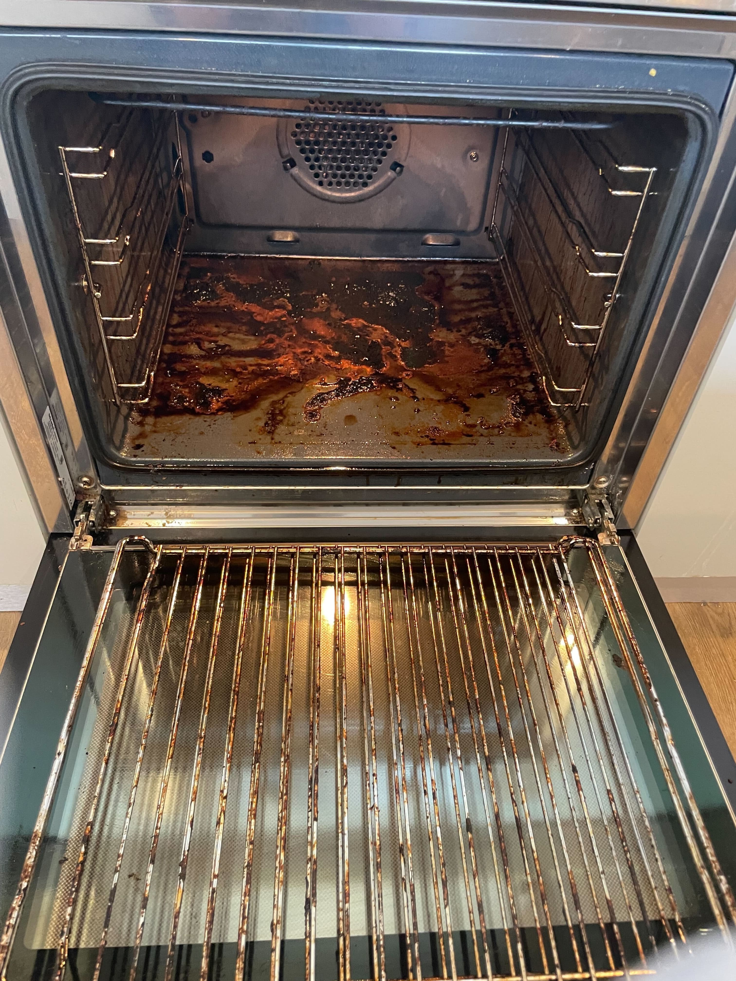 Dirty kitchen before cleaning